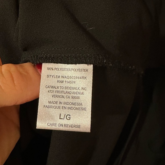 Elegant Black Blouse - Picture 6 of 6